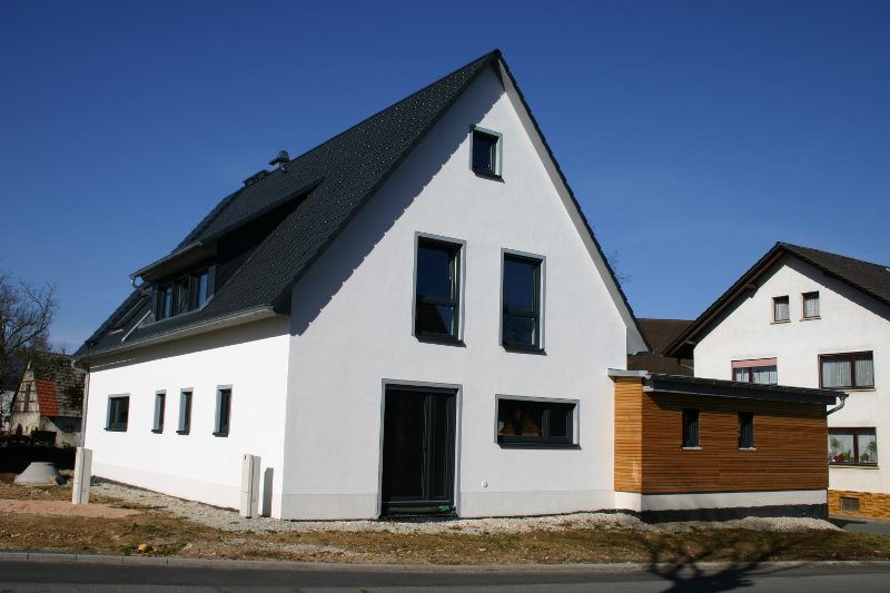 Holzhaus mit Garage